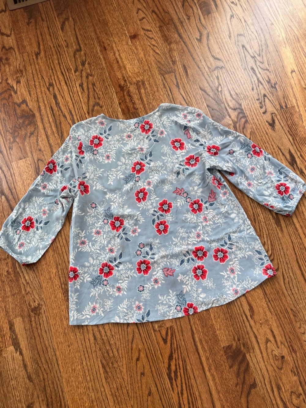 J. Jill Women’s Light Blue Floral Button-Down Blouse Size M - Picture 5 of 8